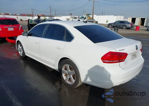 2012 Volkswagen Passat 2.5L Se z USA, uszkodzony, nr VIN 1VWBP7A35CC042329